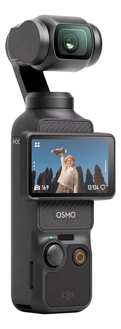 Vista frontal de la cámara DJI Osmo Pocket 4 con gimbal, lente y pantalla vertical encendida