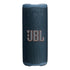 Bocina Bluetooth JBL Grip de color azul oscuro con logotipo naranja en la parte frontal, vista vertical.