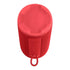Bocina JBL Grip de color rojo con diseño portátil, textura de malla y gancho integrado de doto.com.mx
