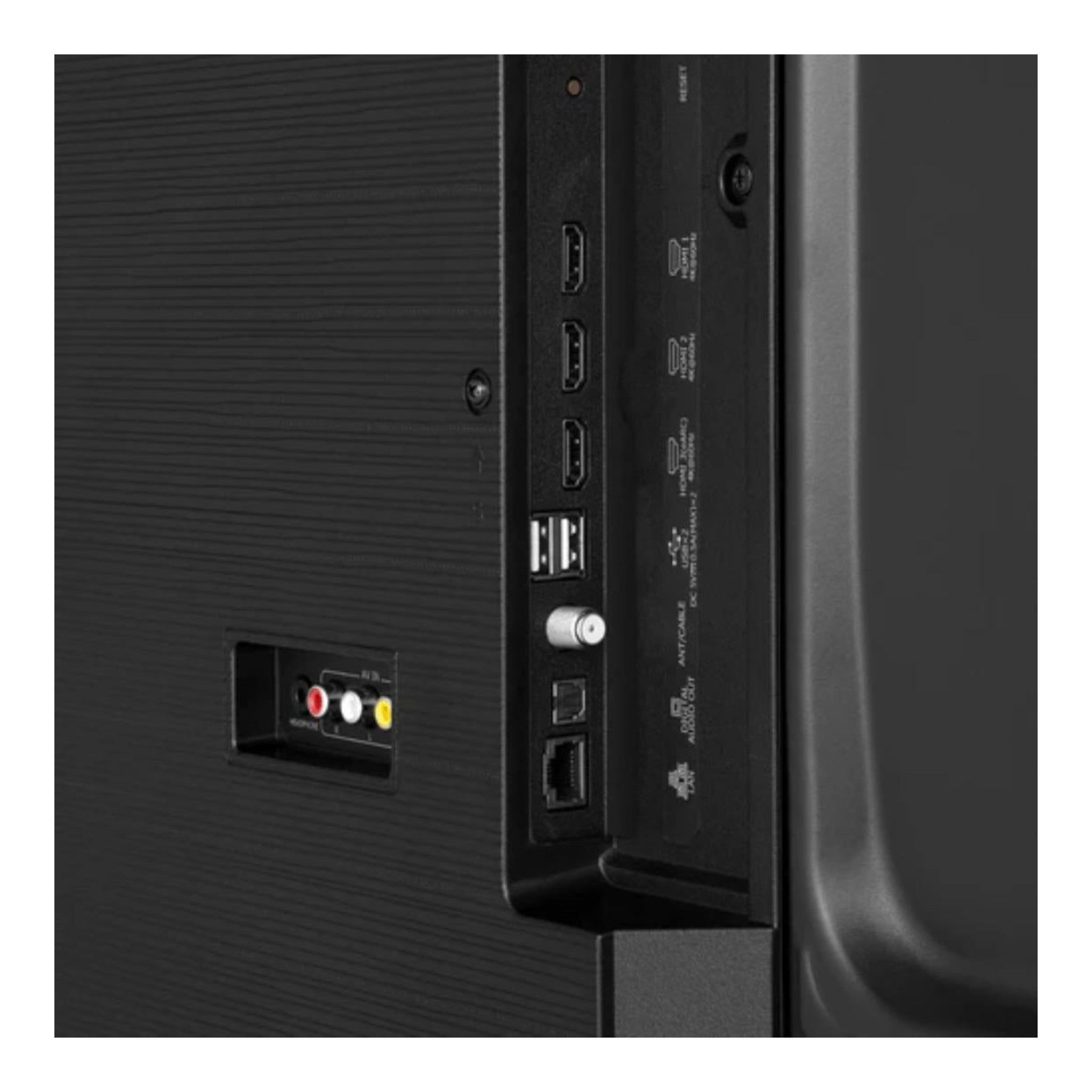 Panel trasero de puertos de conexión de la Smart TV Hisense 75QD6QV disponible en doto.com.mx