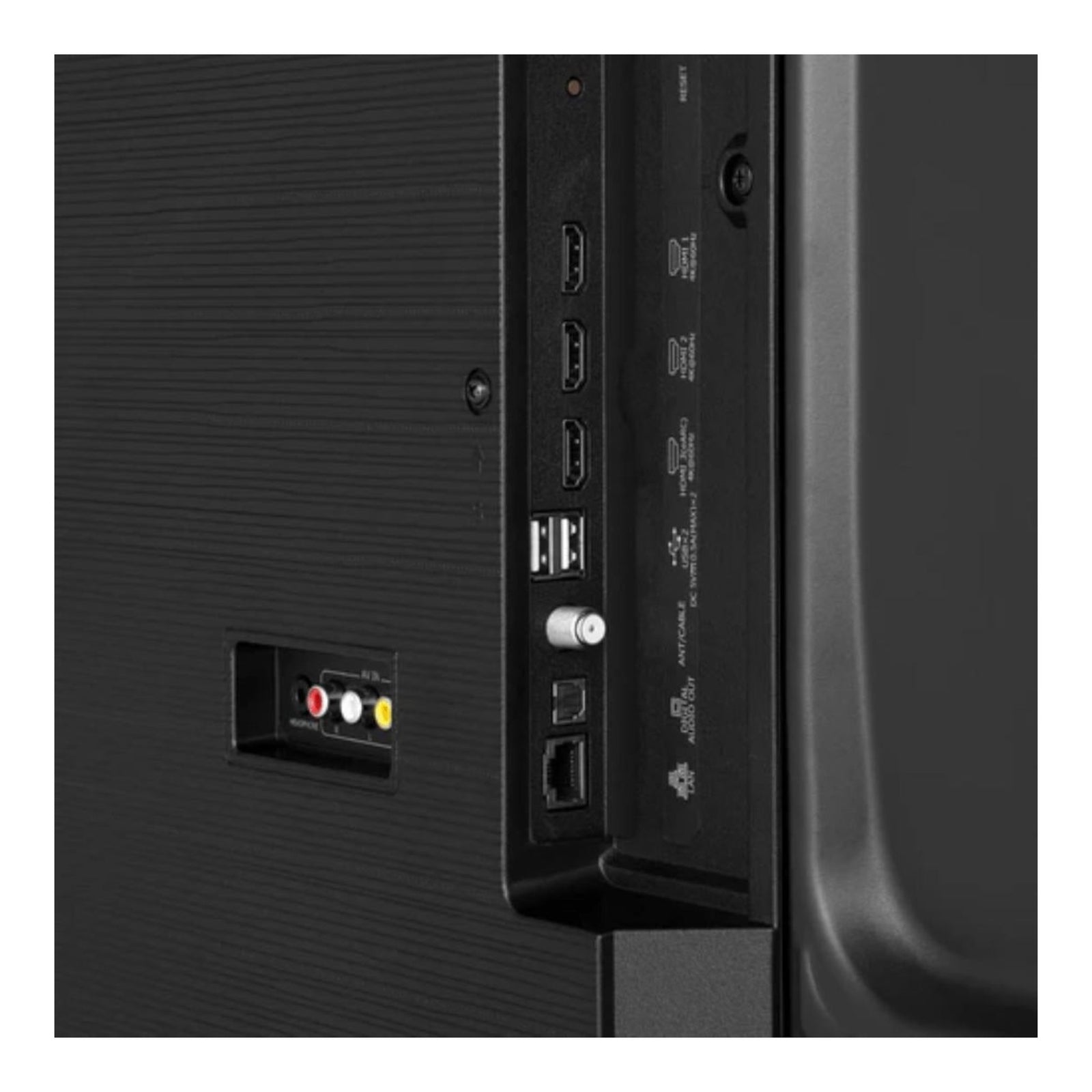 Panel trasero de puertos de conexión de la Smart TV Hisense 75QD6QV disponible en doto.com.mx