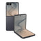 Smartphone plegable Samsung Galaxy Z Flip8 en color gris grafito, mostrado abierto y cerrado en doto.com.mx