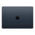 Apple MacBook Air 13.6" M4 en color medianoche con 16GB de RAM y SSD de 256GB, con el logo de Apple en negro.