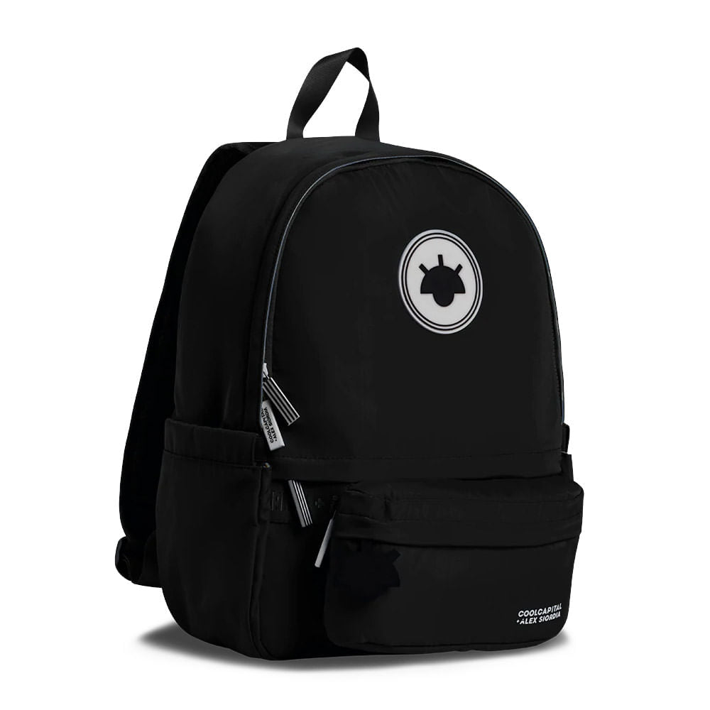 https://doto.vteximg.com.br/arquivos/ids/187531/sty-mochila-y-cangurera-siordia-negro-dotomexico-vista-frontal.jpg?v=637793593712330000
